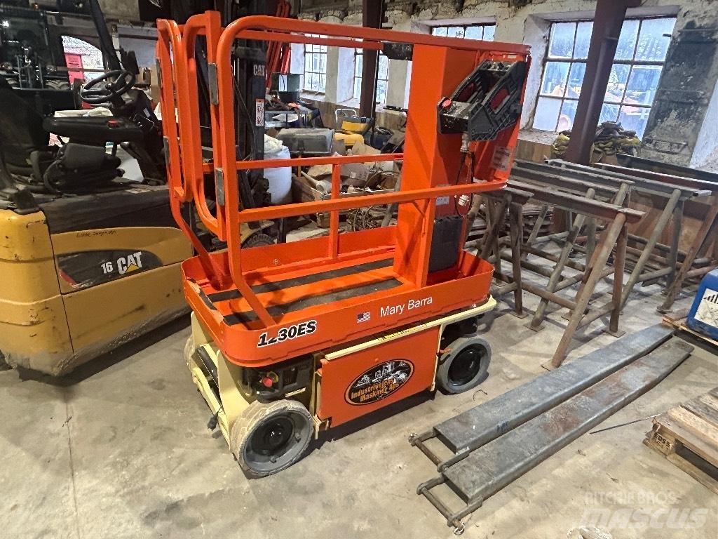JLG 1230 ES Personel Platformları ve Cephe Asansörleri