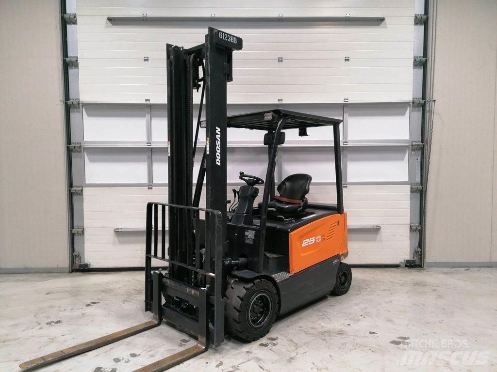 Doosan B25X-7 Elektrikli forkliftler
