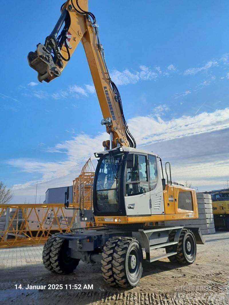 Liebherr A924 Lastik tekerli ekskavatörler