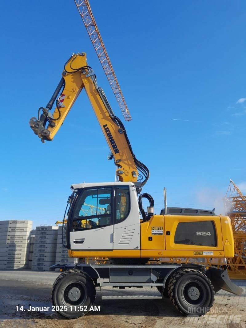 Liebherr A924 Lastik tekerli ekskavatörler