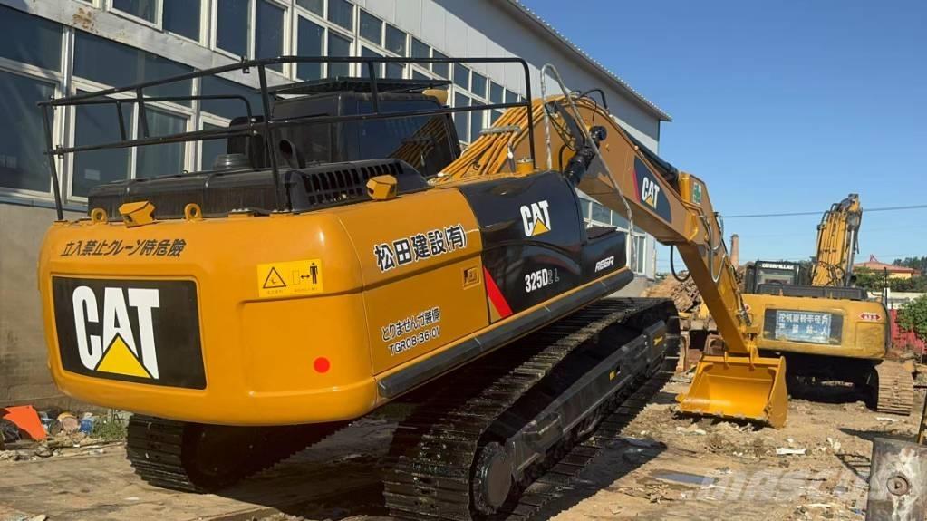 CAT 325 D L Paletli ekskavatörler
