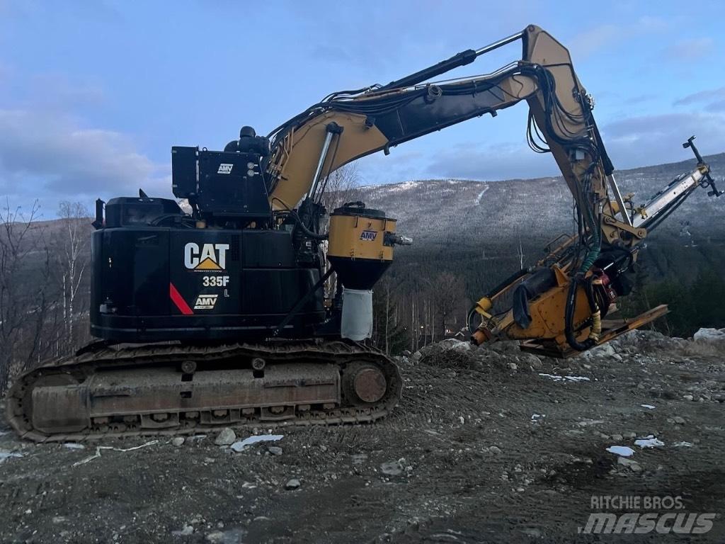 CAT 335 F L CR Sondaj kuleleri