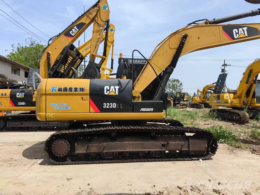 CAT 323 D Paletli ekskavatörler