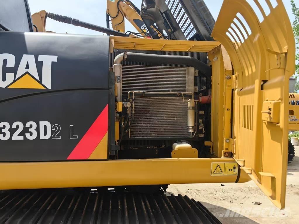 CAT 323 D Paletli ekskavatörler