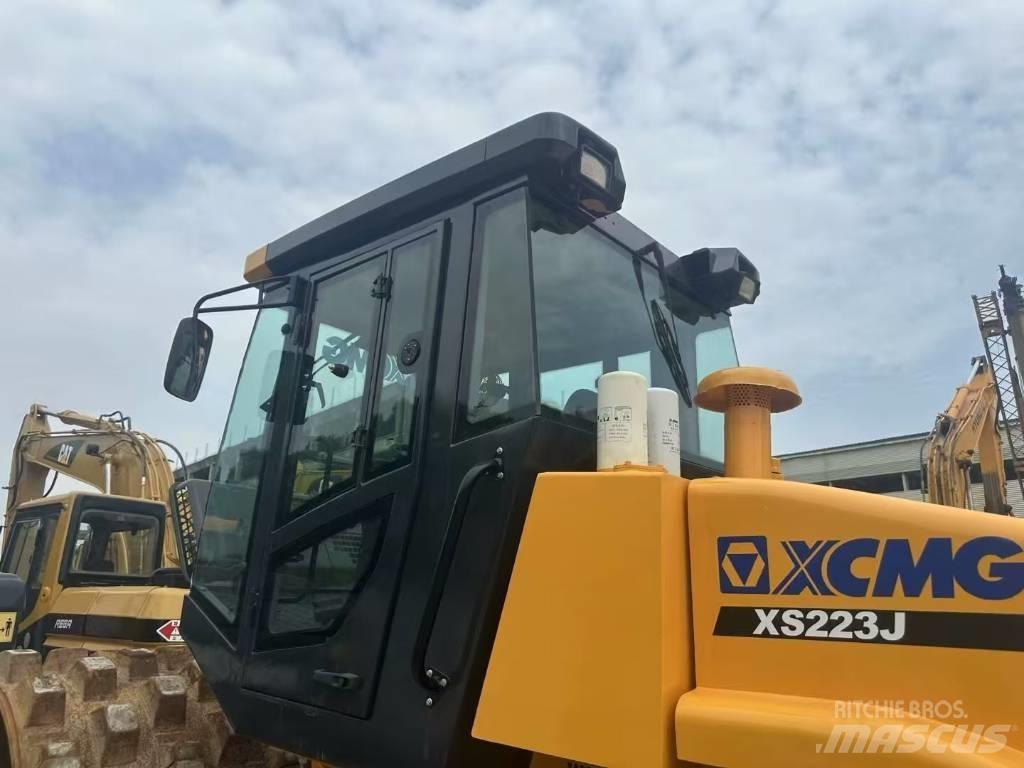 XCMG XS 223 J Tek tamburlu silindirler
