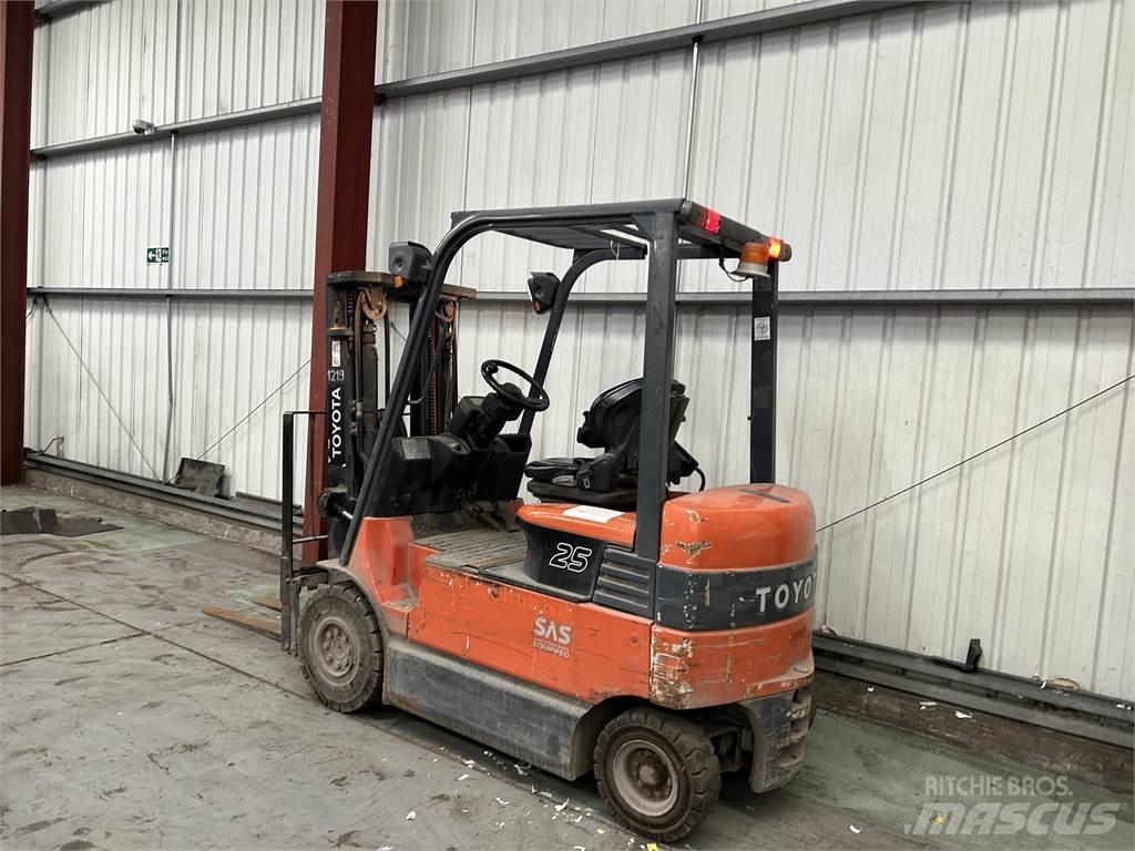 Toyota 7FBMF25 Elektrikli forkliftler
