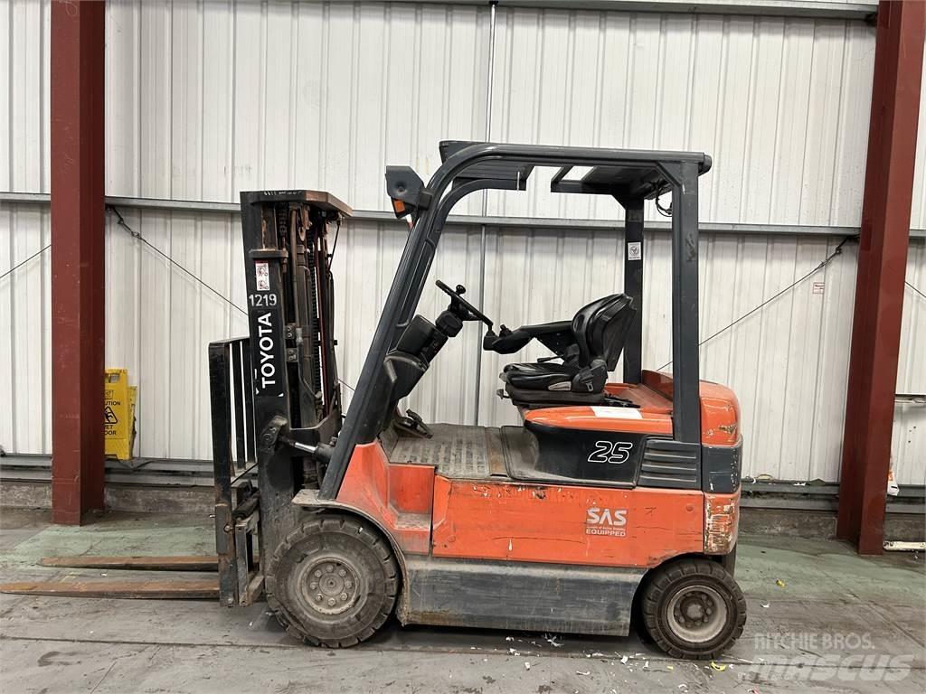 Toyota 7FBMF25 Elektrikli forkliftler