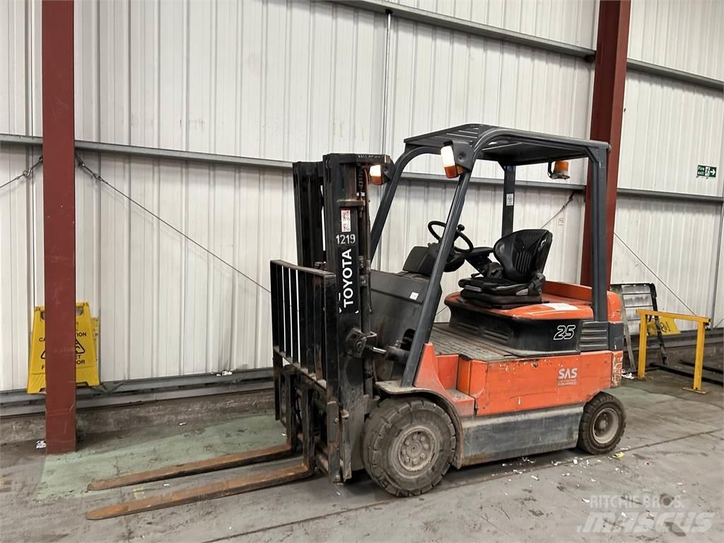 Toyota 7FBMF25 Elektrikli forkliftler