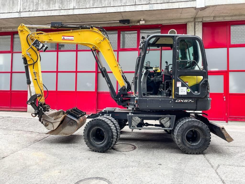 Doosan DX 57 W-5 Lastik tekerli ekskavatörler
