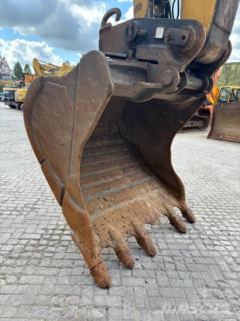 CAT 330 B L Paletli ekskavatörler