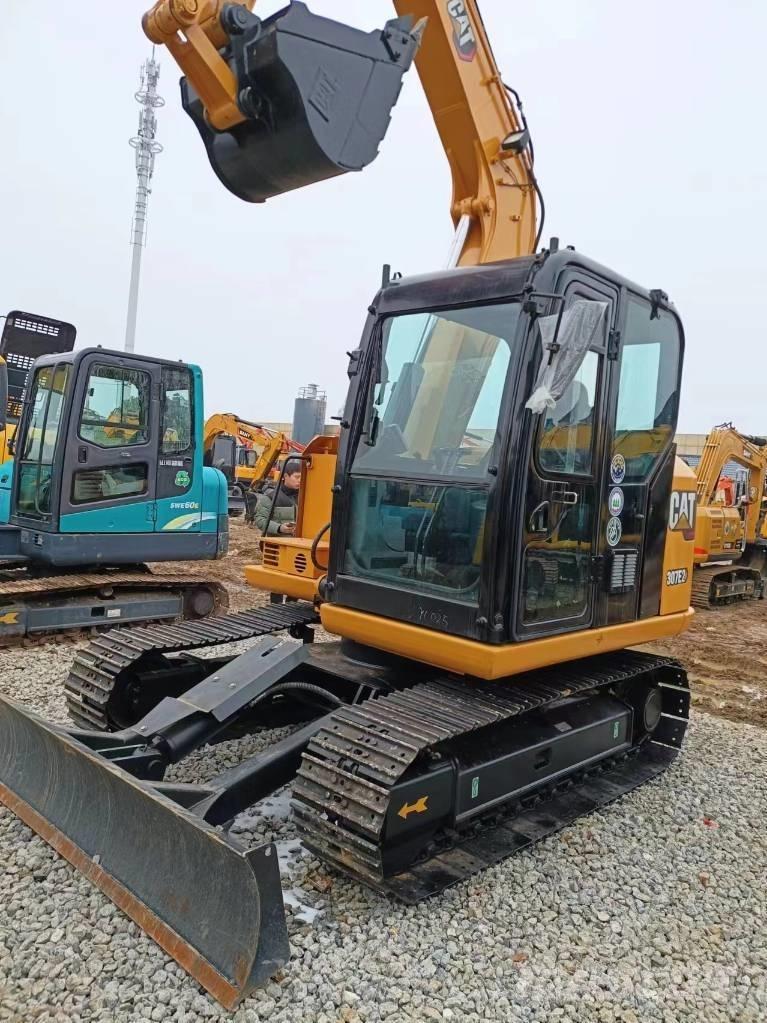 CAT 307 Paletli ekskavatörler