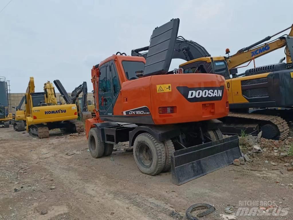 Doosan 150 W Lastik tekerli ekskavatörler