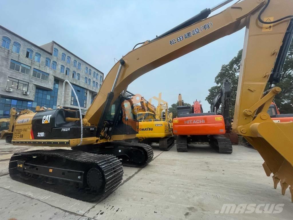 CAT CAT320 D2 Paletli ekskavatörler