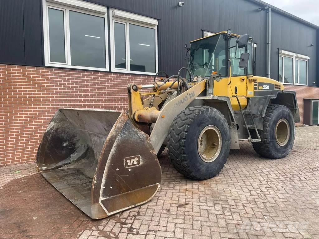 Komatsu WA250-5 Tekerlekli yükleyiciler