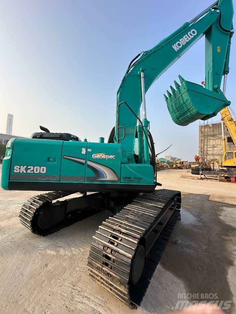 Kobelco SK 200-8 Paletli ekskavatörler