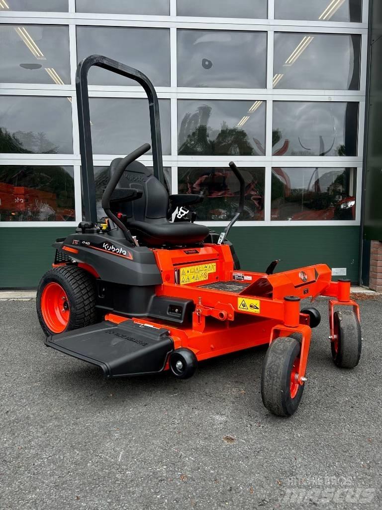 Kubota Z1421 Sıfır dönüşlü çim biçme makineleri