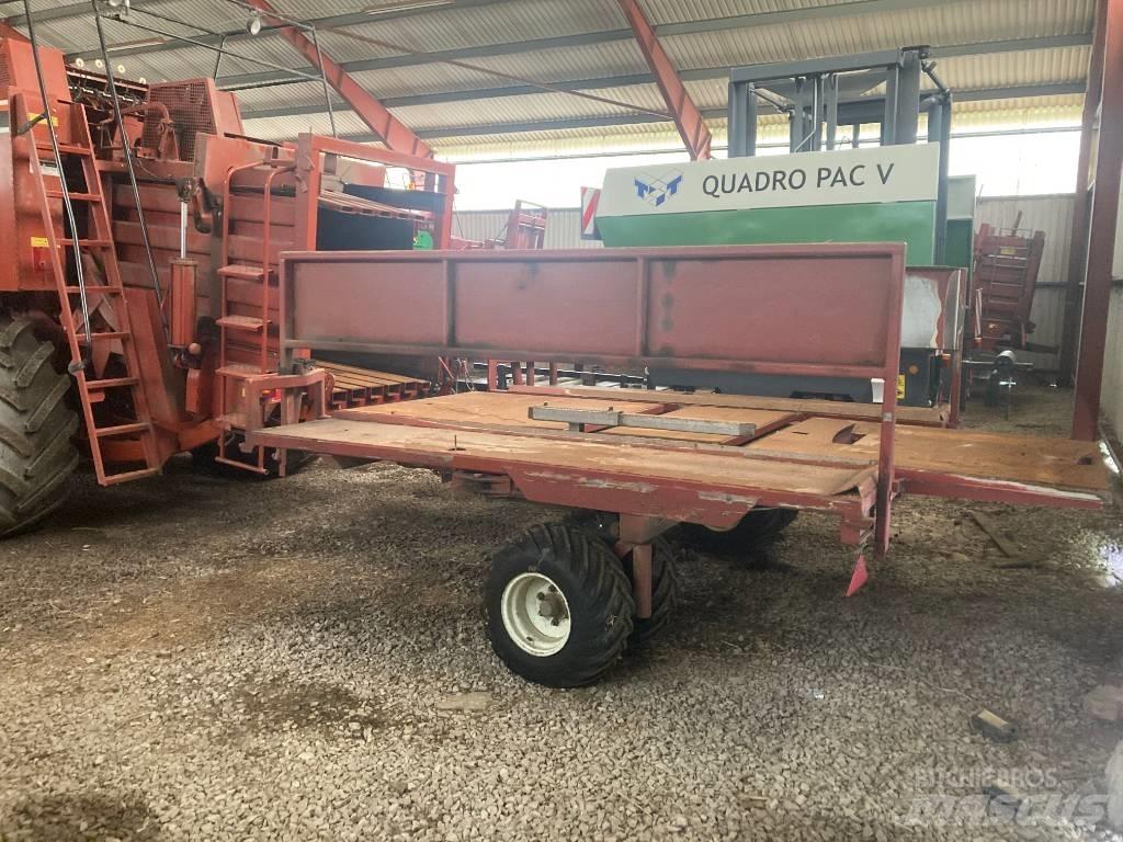 Hesston 4900 Küp balya makinalari