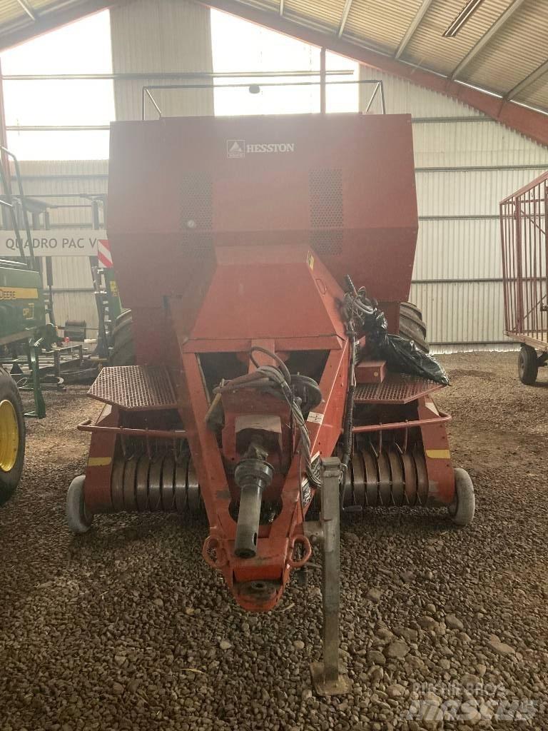 Hesston 4900 Küp balya makinalari