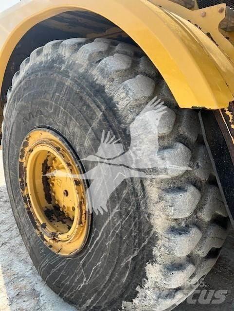 CAT 740B Belden kirma kaya kamyonu