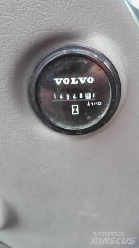 Volvo EC 300 D L Paletli ekskavatörler