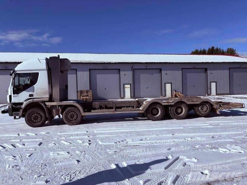 Iveco Trakker Orman makinesi taşıma kamyonları