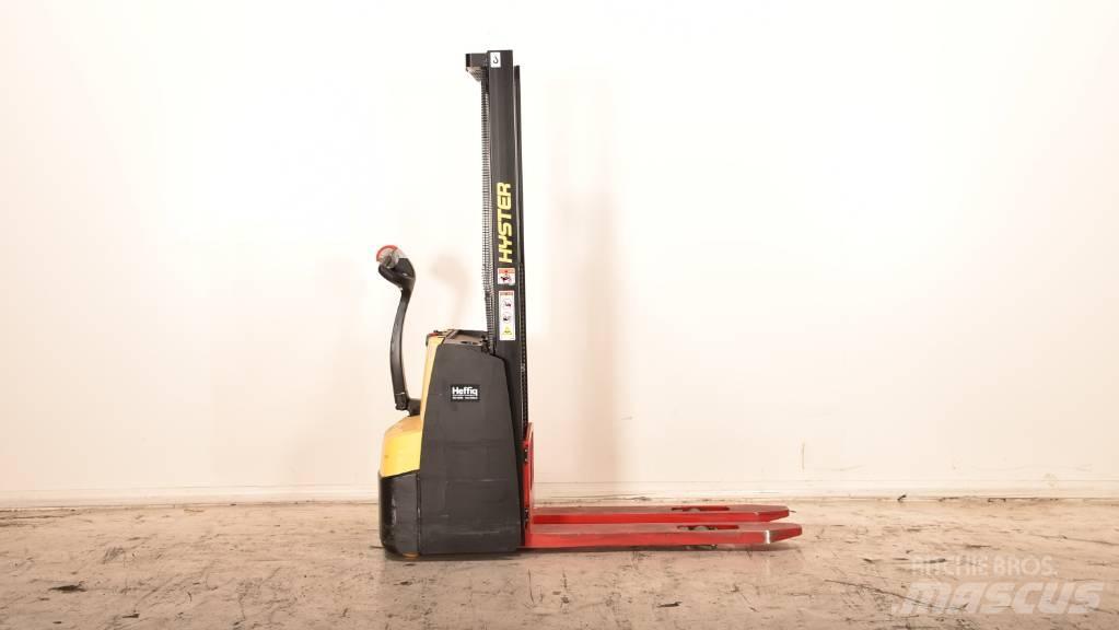 Hyster S 1.0E Yaya kumandali istif makinasi