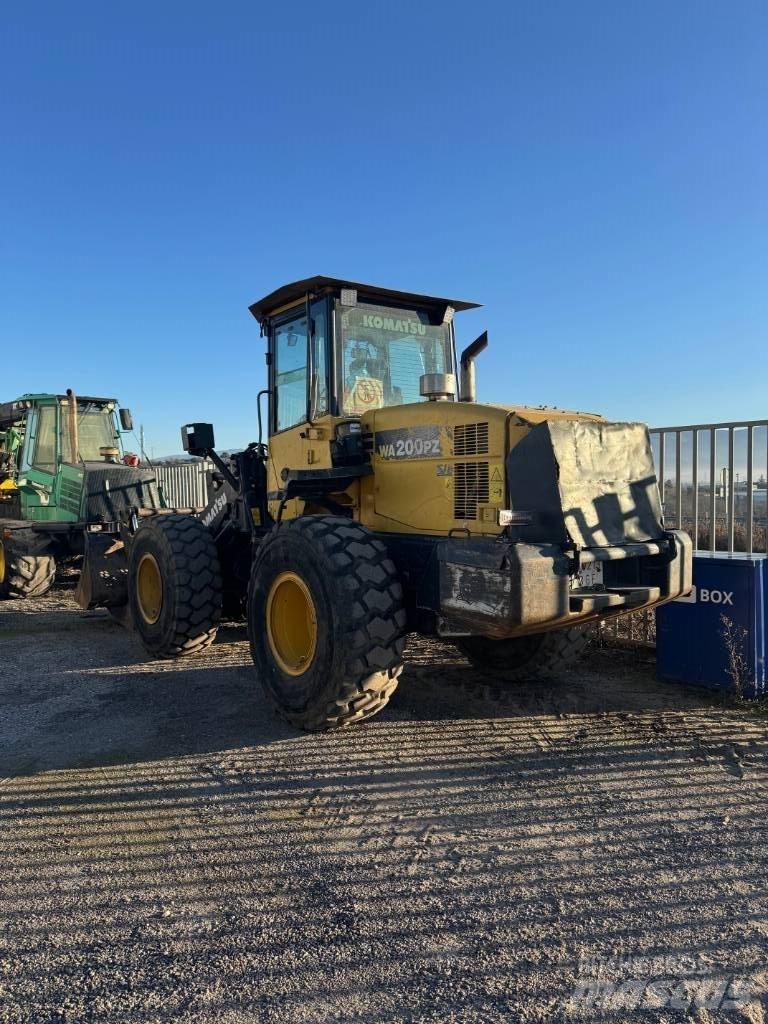Komatsu WA 200 PZ-6 Tekerlekli yükleyiciler