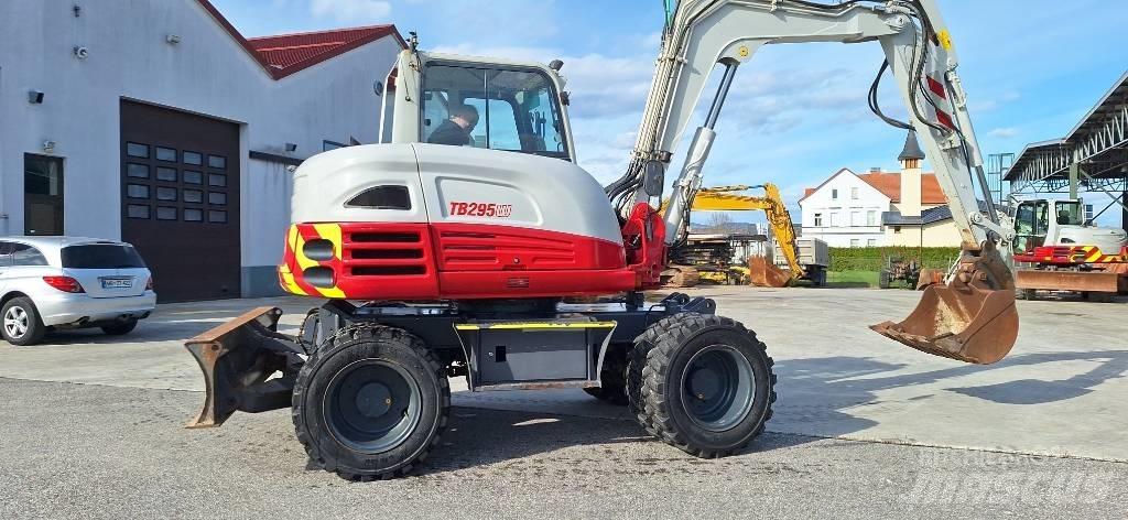 Takeuchi TB 295W Lastik tekerli ekskavatörler