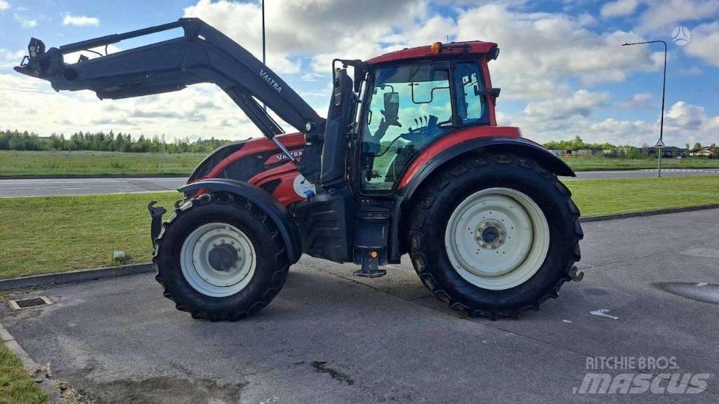 Valtra T 214 Traktörler