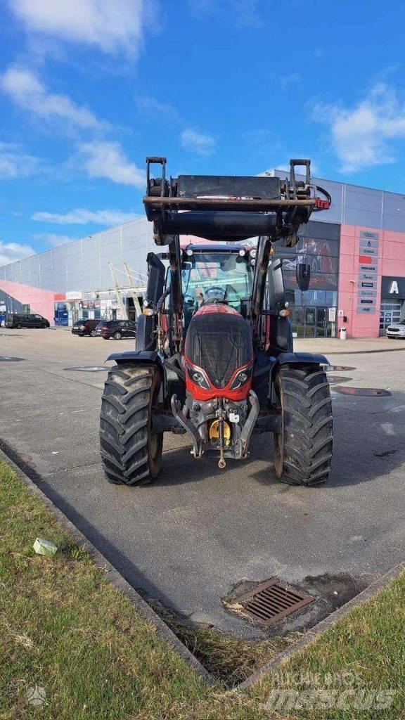 Valtra T 214 Traktörler