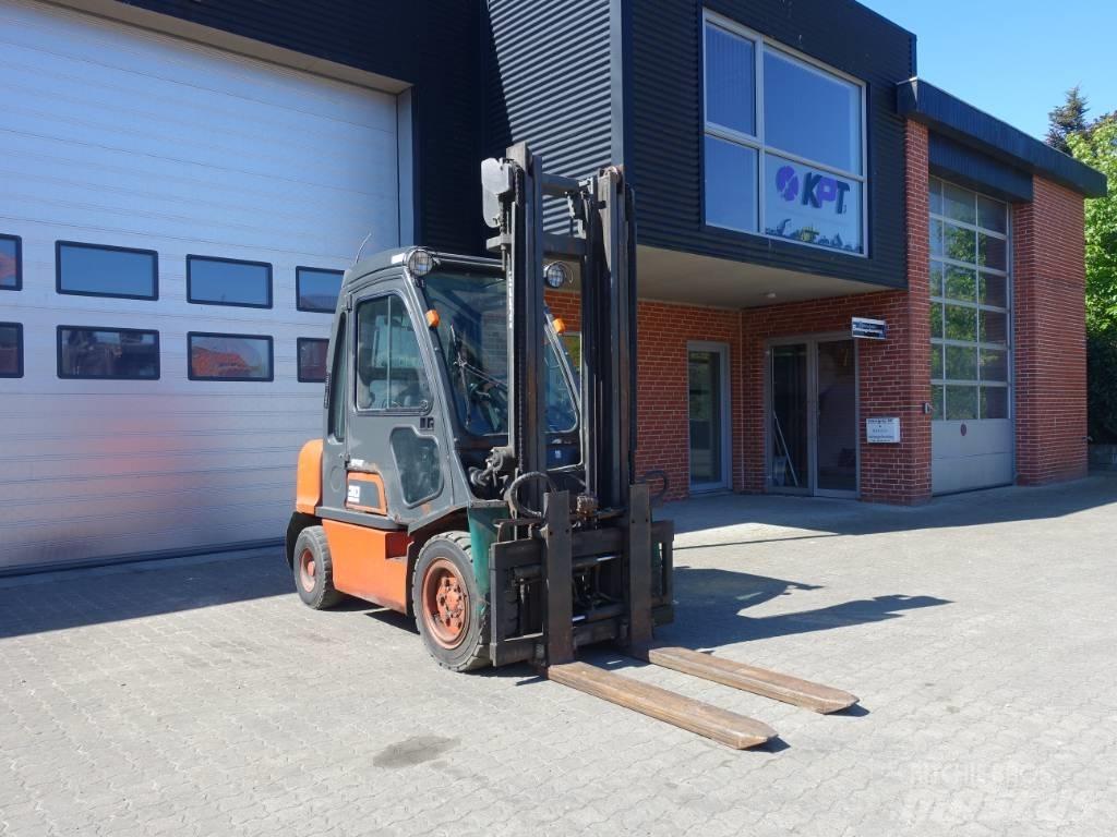 Nissan FGD 02A30Q Dizel forkliftler