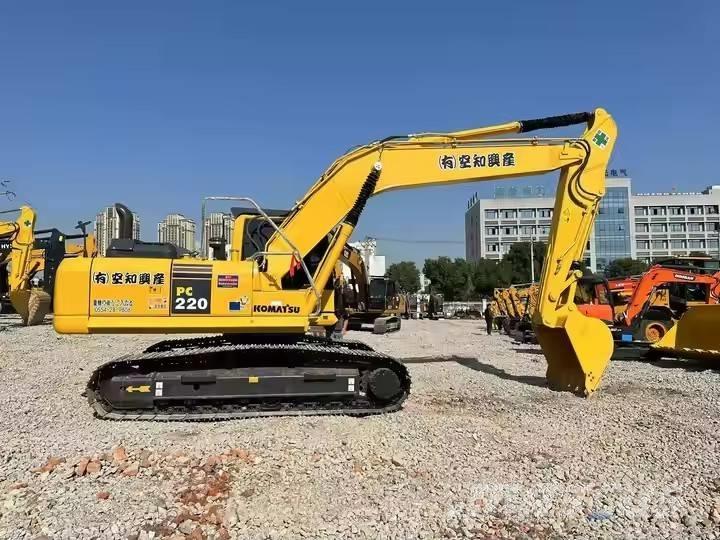 Komatsu PC 220 Paletli ekskavatörler