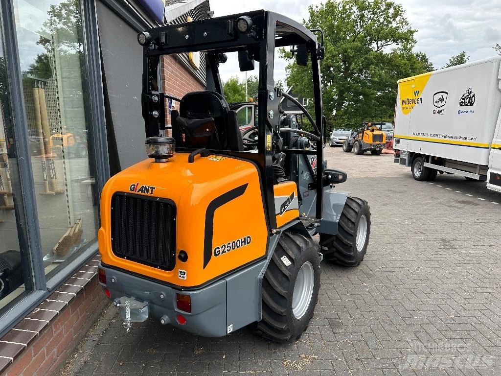 GiANT G2500HD Çok amaçlı yükleyiciler