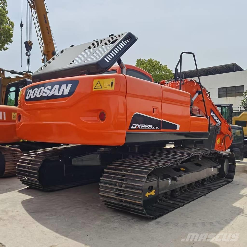 Doosan DX 225 Paletli ekskavatörler