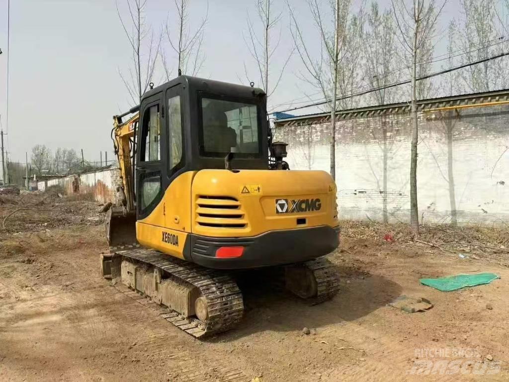 XCMG XE 60 DA Paletli ekskavatörler