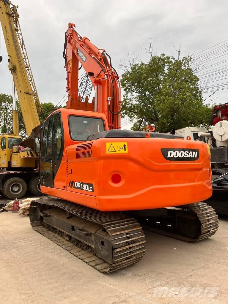 Doosan DX 140 LC Paletli ekskavatörler