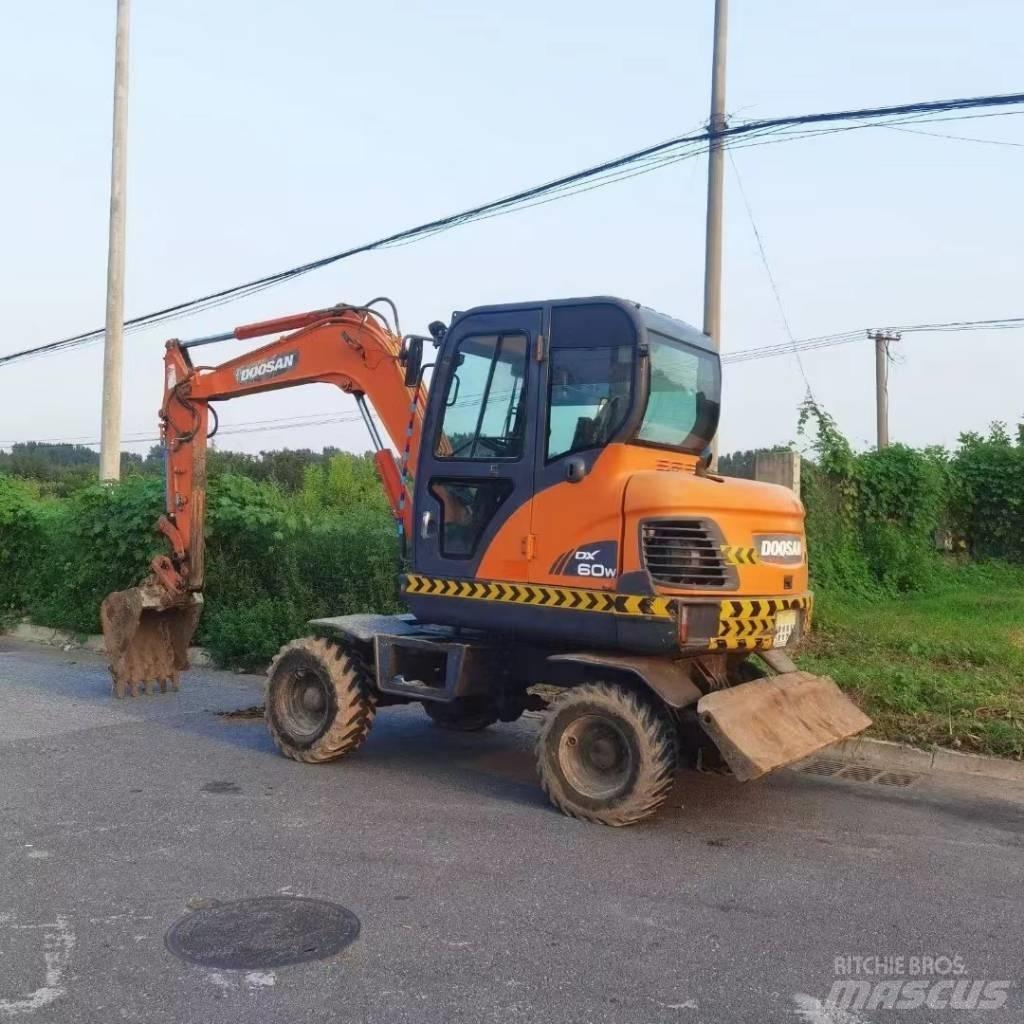 Doosan DX60W Lastik tekerli ekskavatörler