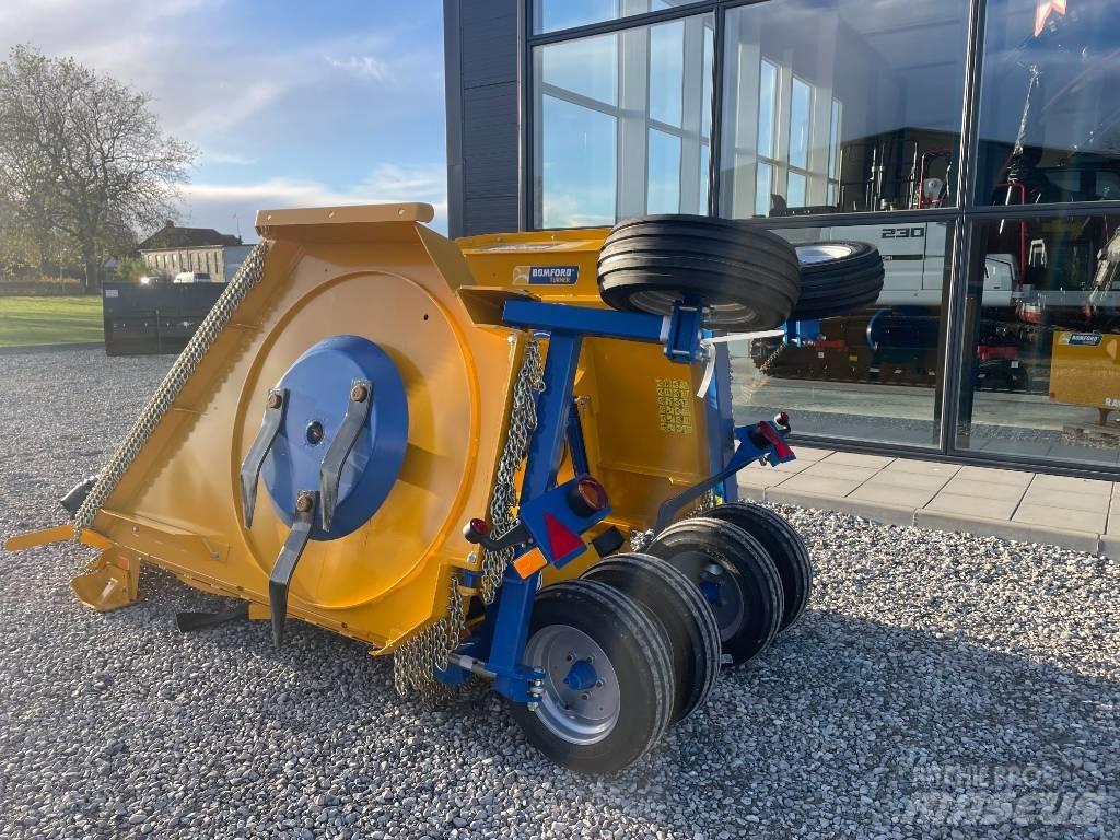 Bomford TriWing 4600 Çayir biçme makinalari