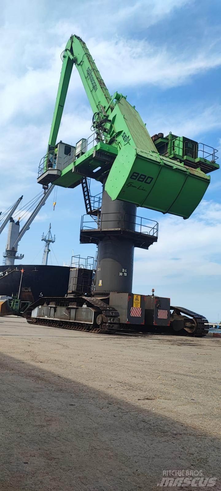 Sennebogen 880 Atık taşıma araçları