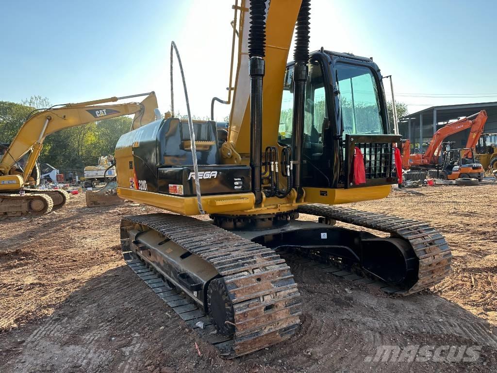 CAT 320 D L Paletli ekskavatörler