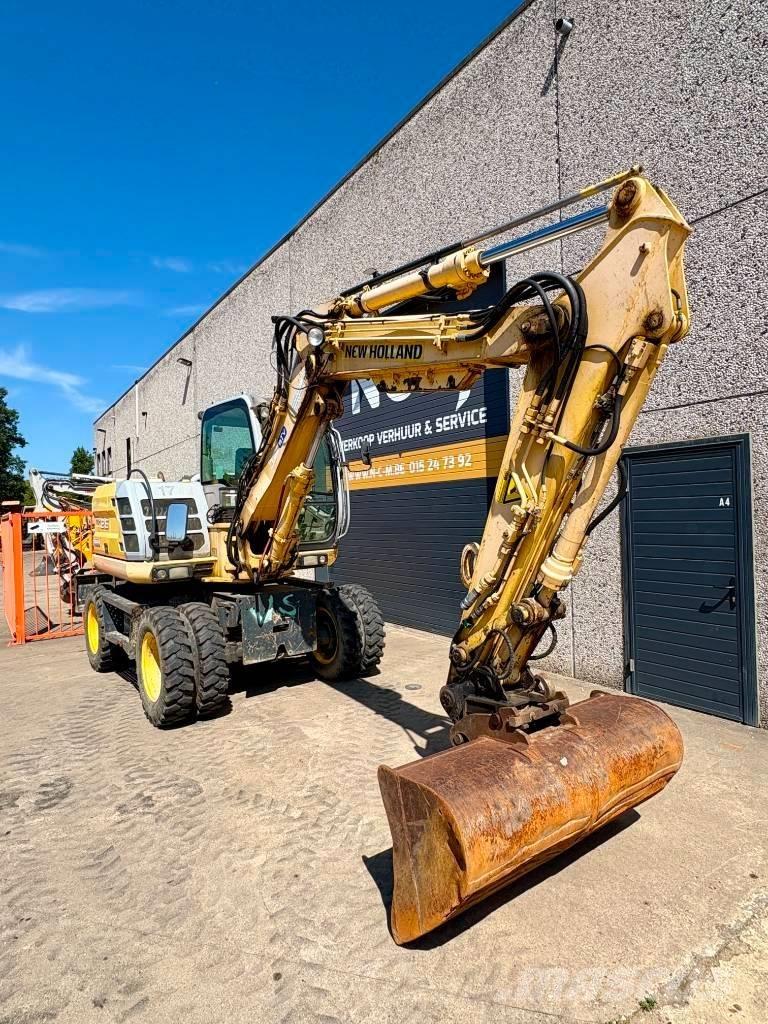 New Holland MH 2.6 Lastik tekerli ekskavatörler
