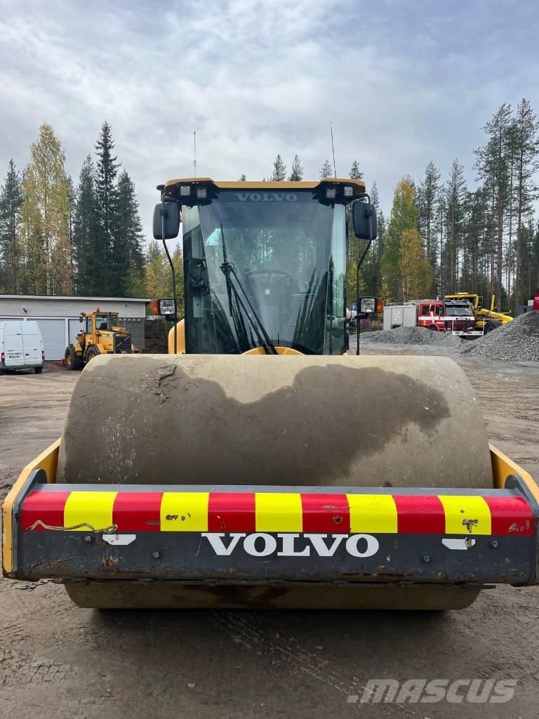 Volvo SD 135 B Pnömatik lastikli silindirler