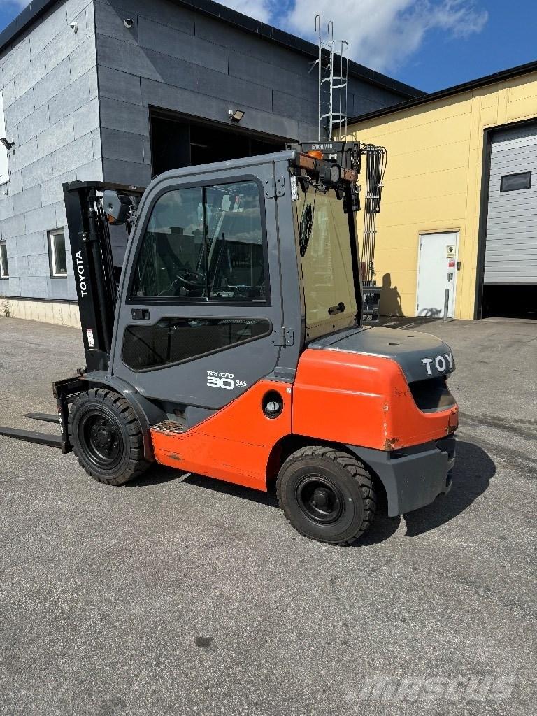 Toyota 02-8FDF30 Dizel forkliftler