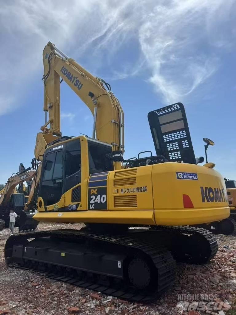 Komatsu 240LC-8 Paletli ekskavatörler