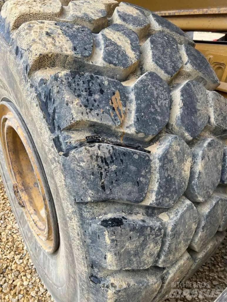 CAT 730 Belden kirma kaya kamyonu