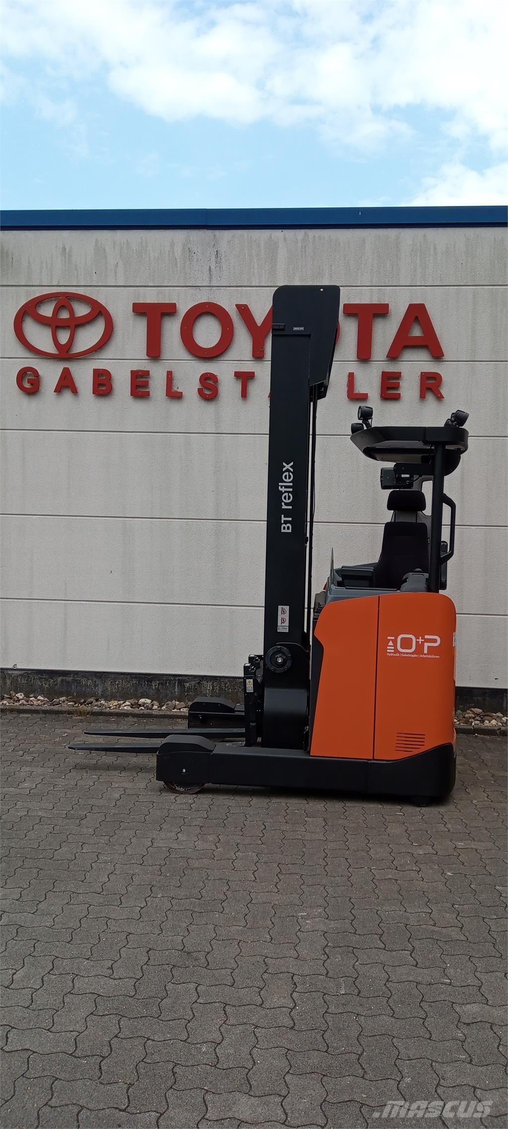 Toyota RRE 160H Reach truck - depo içi istif araçları