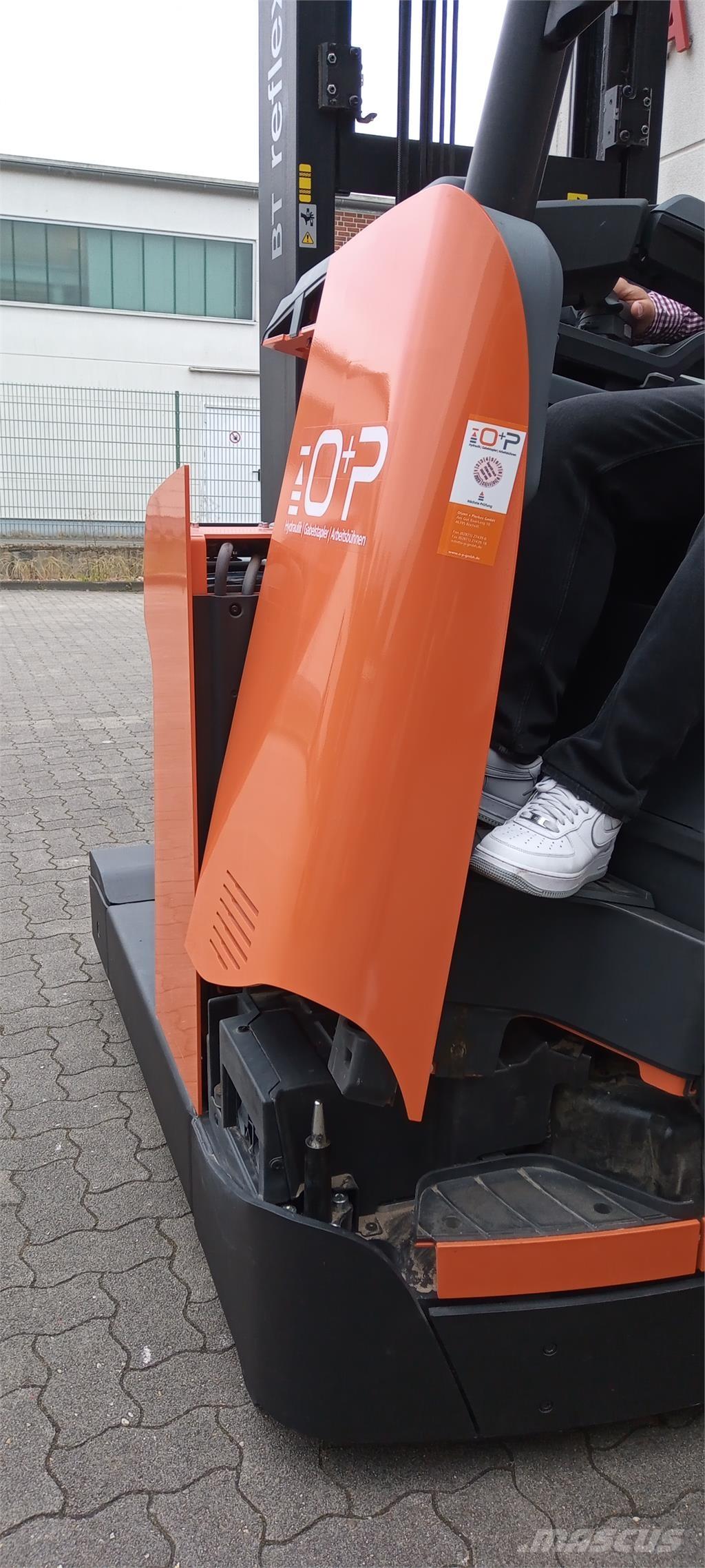 Toyota RRE 160H Reach truck - depo içi istif araçları