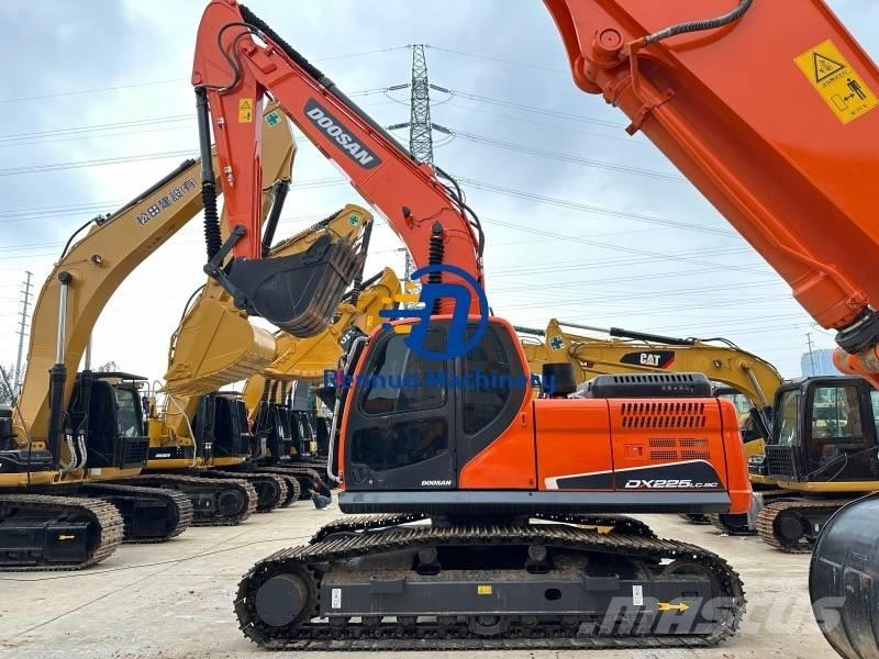Doosan DX 225 LC-9C Paletli ekskavatörler