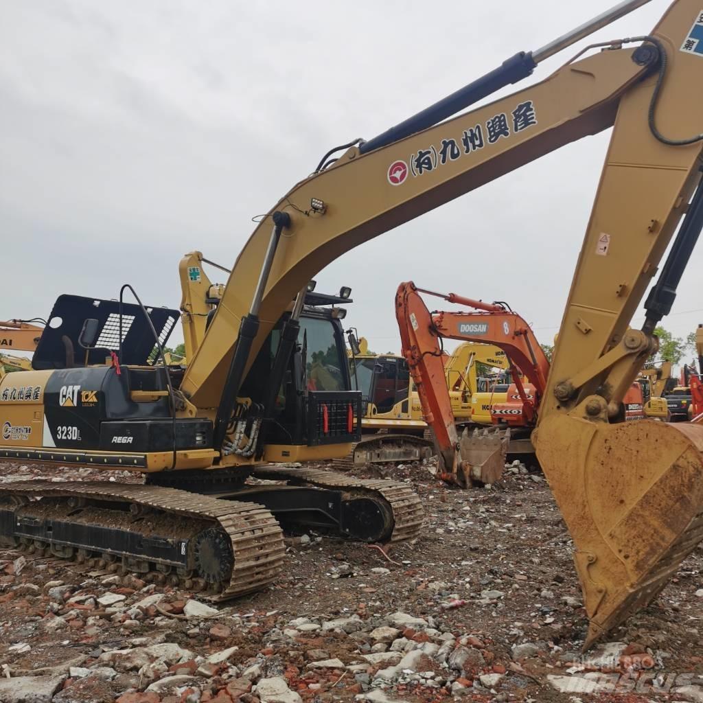 CAT 323DL Paletli ekskavatörler