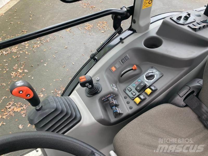 CLAAS NEXOS 240 M Traktörler